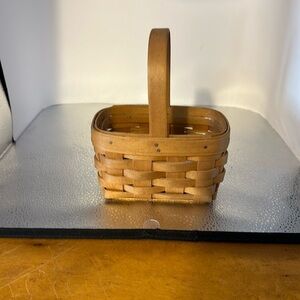 LONGABEGER smallMarket Basket.  In excellent condition, the year is 2001.​​